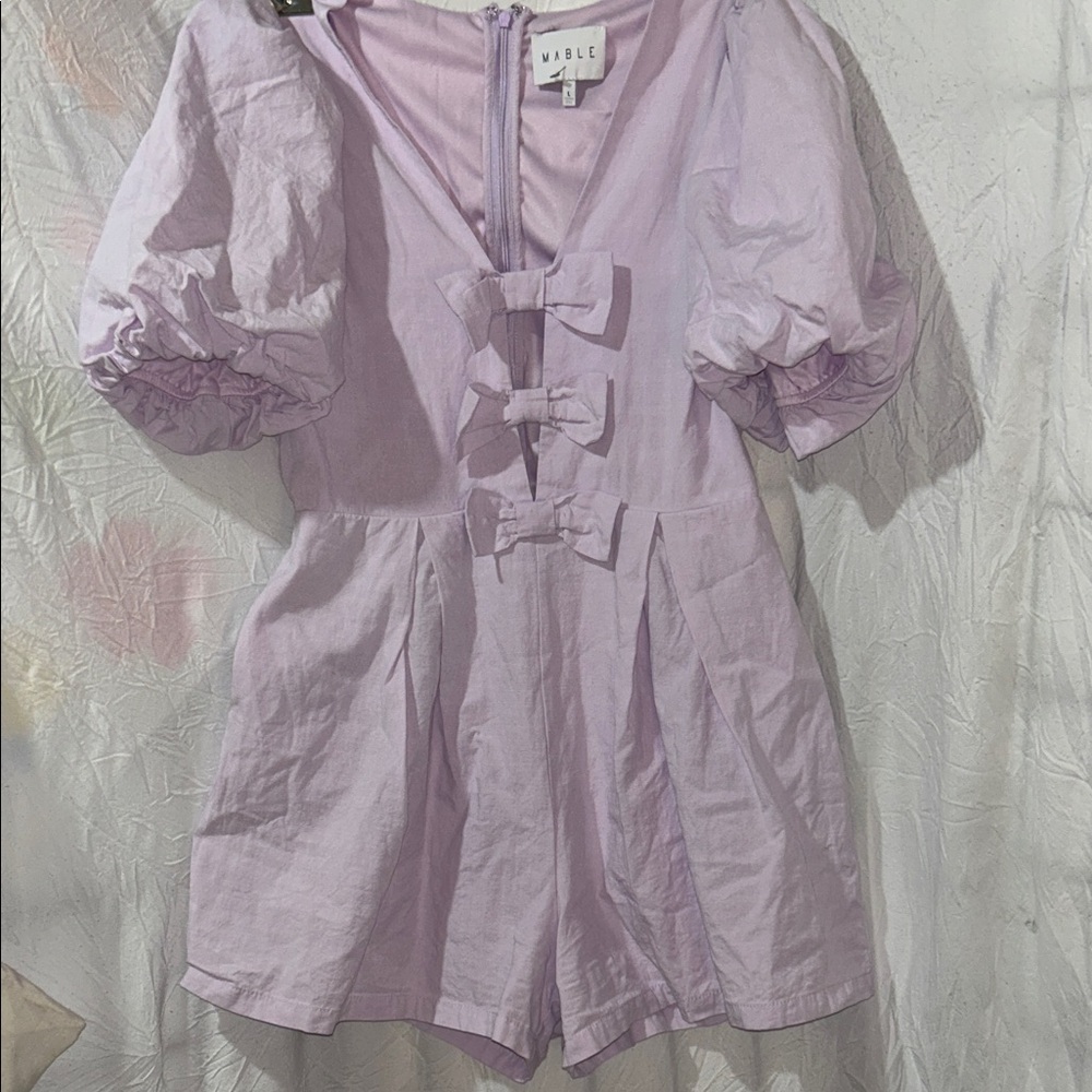 MABLE  KHLOE triple ribbones Lilac V-Neck Romper with Front Bows. Size large